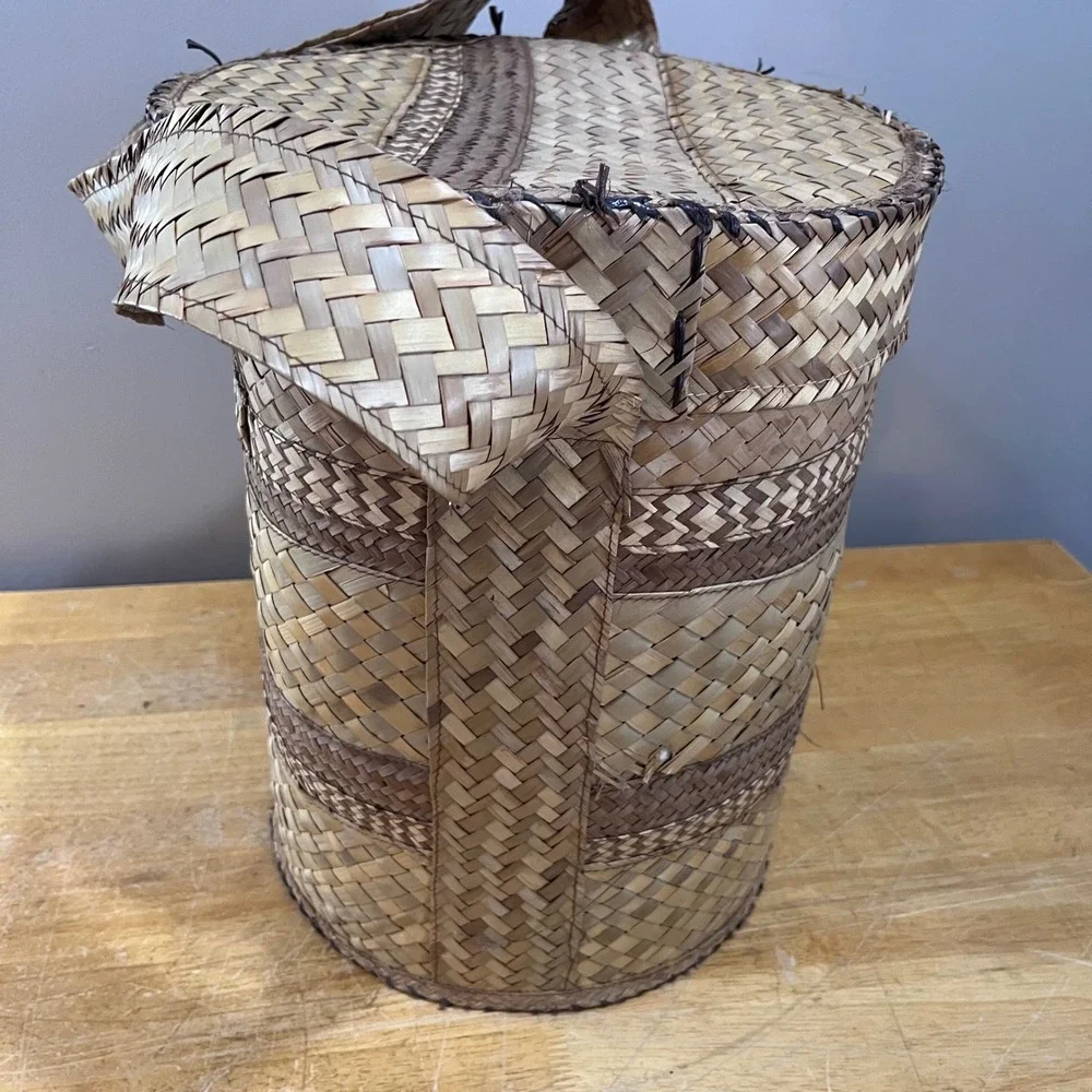 Vtg Hand Woven Pandanus Leaf Basket Lid Handle Lined Boho Tropical Tribal Decor‎